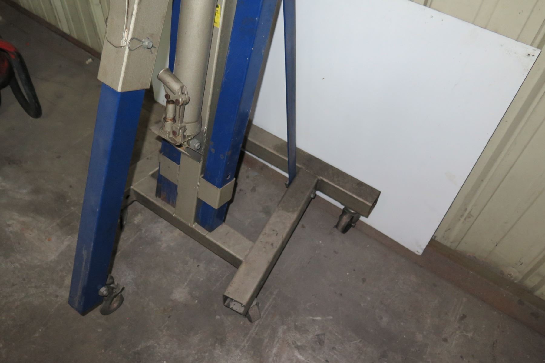 ACDelco 2 Ton (4000#) Mobile Engine Hoist w/ Ram Model 37486
