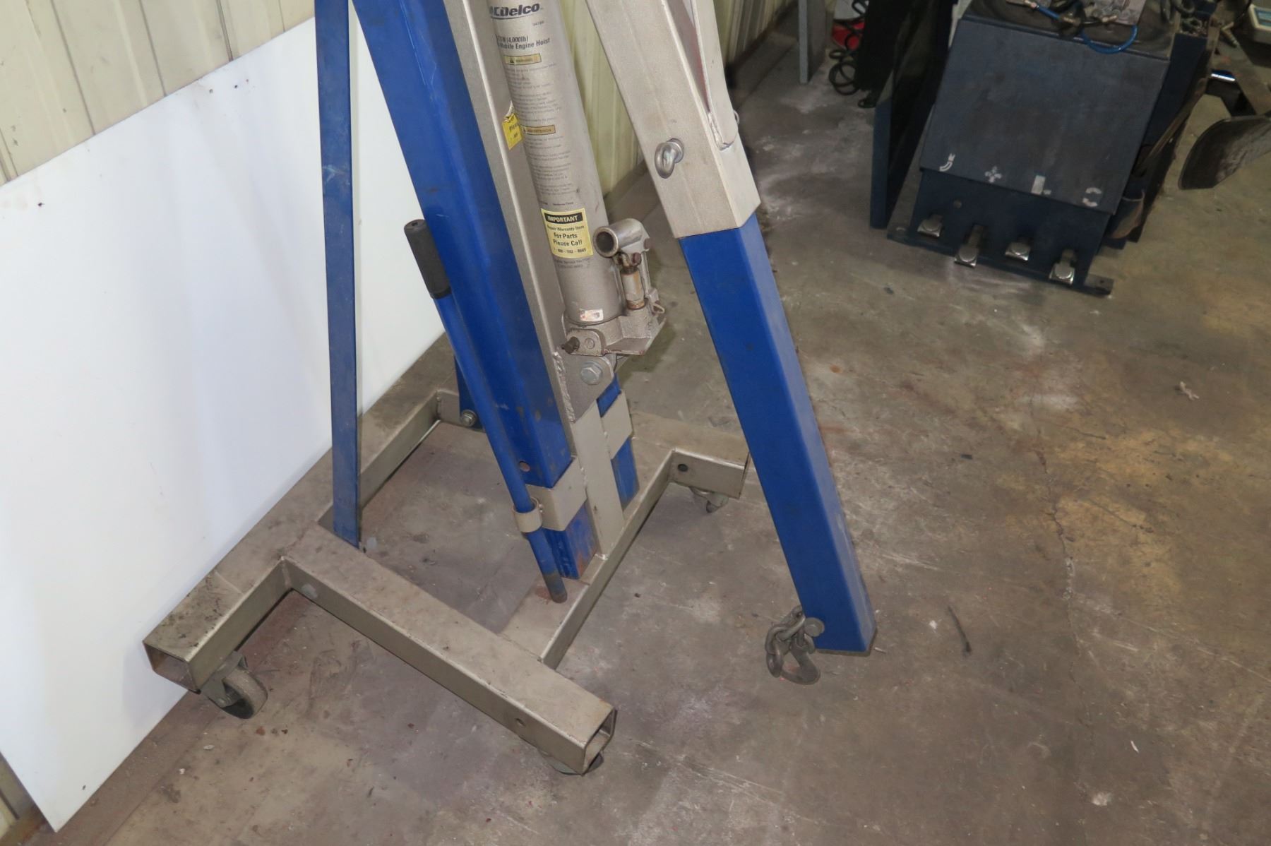 ACDelco 2 Ton (4000#) Mobile Engine Hoist w/ Ram Model 37486