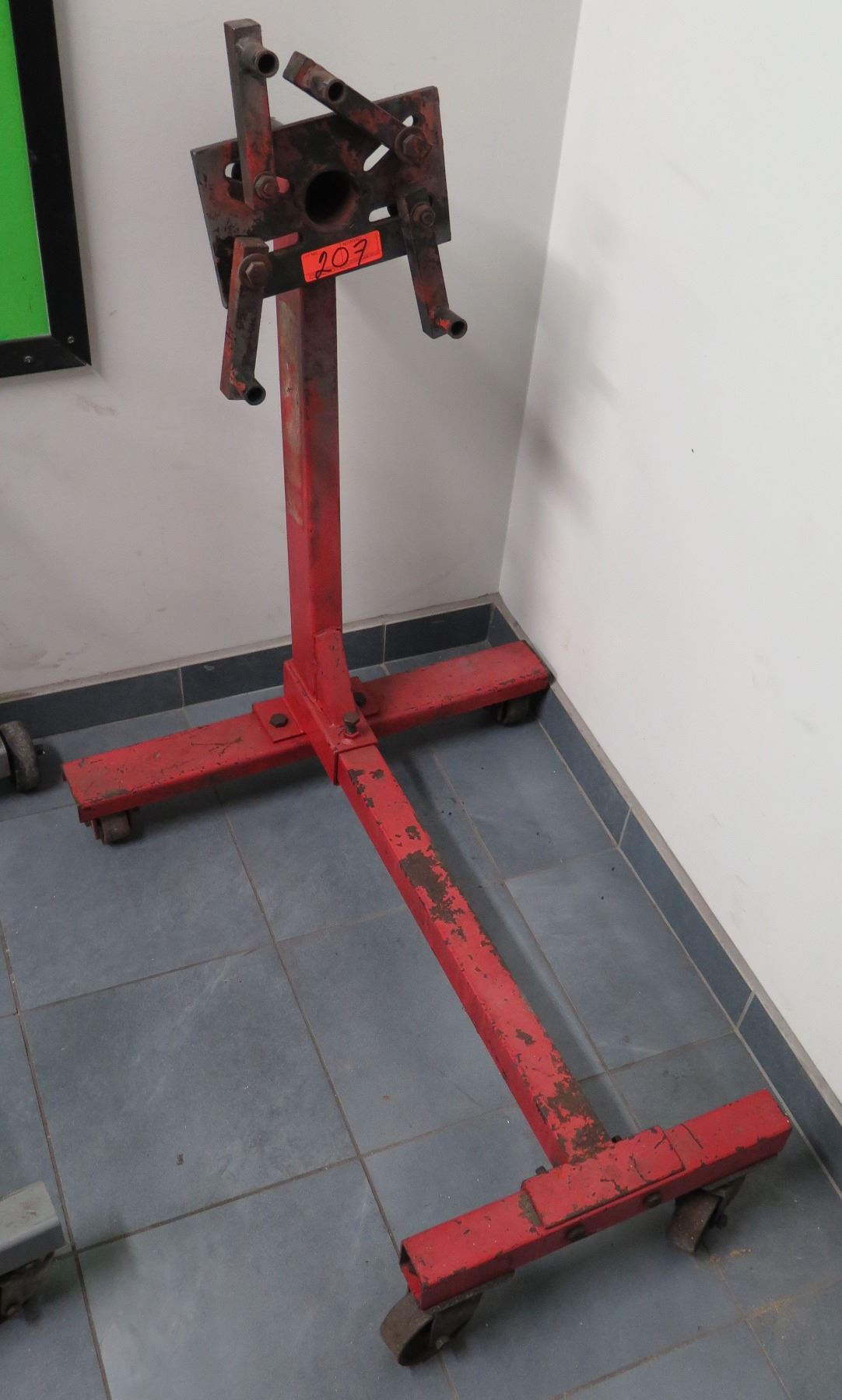 Rolling Metal Automotive Engine Stand