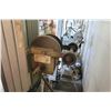 Image 8 : Sumner Contractor Lift 2118 Manually Operated Material Lift