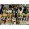 Image 1 : PALLET OF ASSORTED LUBRICANTS, CLEANERS, & ENAMEL