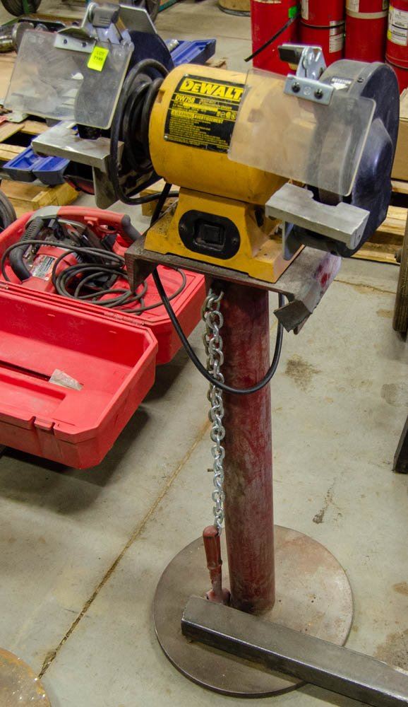 DEWALT HEAVY DUTY BENCH GRINDER ON PEDESTAL