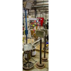 LOT OF 4 WORKLIGHTS (3 W/ BASES)