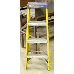 LOUISVILLE 4 FOOT FIBERGLASS A-FRAME LADDER