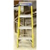 Image 1 : LOUISVILLE 4 FOOT FIBERGLASS A-FRAME LADDER