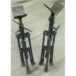 LOT OF 2 TRIPOD V-HEAD PIPE JACK STANDS