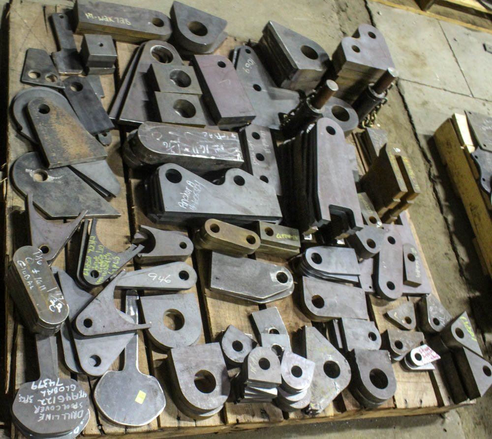 PALLET OF ASSORTED RIG WELDING PLATES