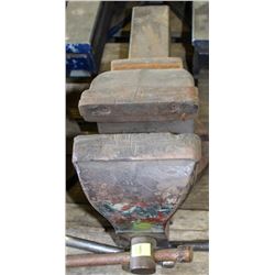 HEAVY DUTY 6" BENCH VISE