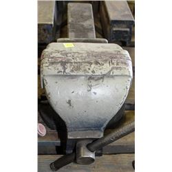 HEAVY DUTY 6" BENCH VISE
