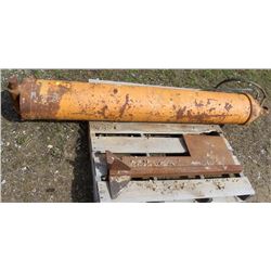PALLET W/ HEAVY DUTY HYDRAULIC CYLINDER