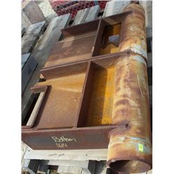 LOT OF 2 LEVELING JACKS