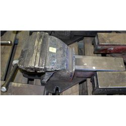 HEAVY DUTY 6" BENCH VISE