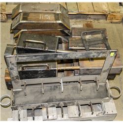 SMALL PALLET OF ASSORTED SCRAP METAL