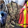 Image 3 : HUNTING VEST W/ GUN POUCH AND 3 HIGH VIS VESTS