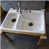Image 2 : KOHLER PORCELAIN AND IRON DOUBLE SINK