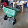 Image 2 : SCOTTS EDGE GUARD DELUXE SPREADER