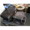 Image 3 : 2 LUGGAGE BAGS