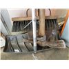 Image 3 : BUNDLE OF GARDEN TOOLS