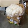 Image 2 : BOX OF WHITE WOOL YARN