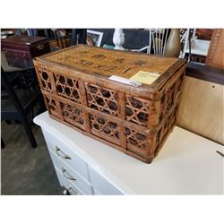 VINTAGE MARKET CHICKEN CRATE