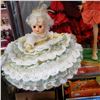 Image 2 : 3 VINTAGE DOLL FIGURES