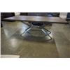 Image 3 : NEW HOME ELEGANCE MODERN SOLID DINING TABLE WITH METAL BASE, AND 4 UPHOLSTERED CHAIRS, AND 2 TUB STY