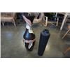 Image 2 : 2 LARGE VASES - 1 WOOD