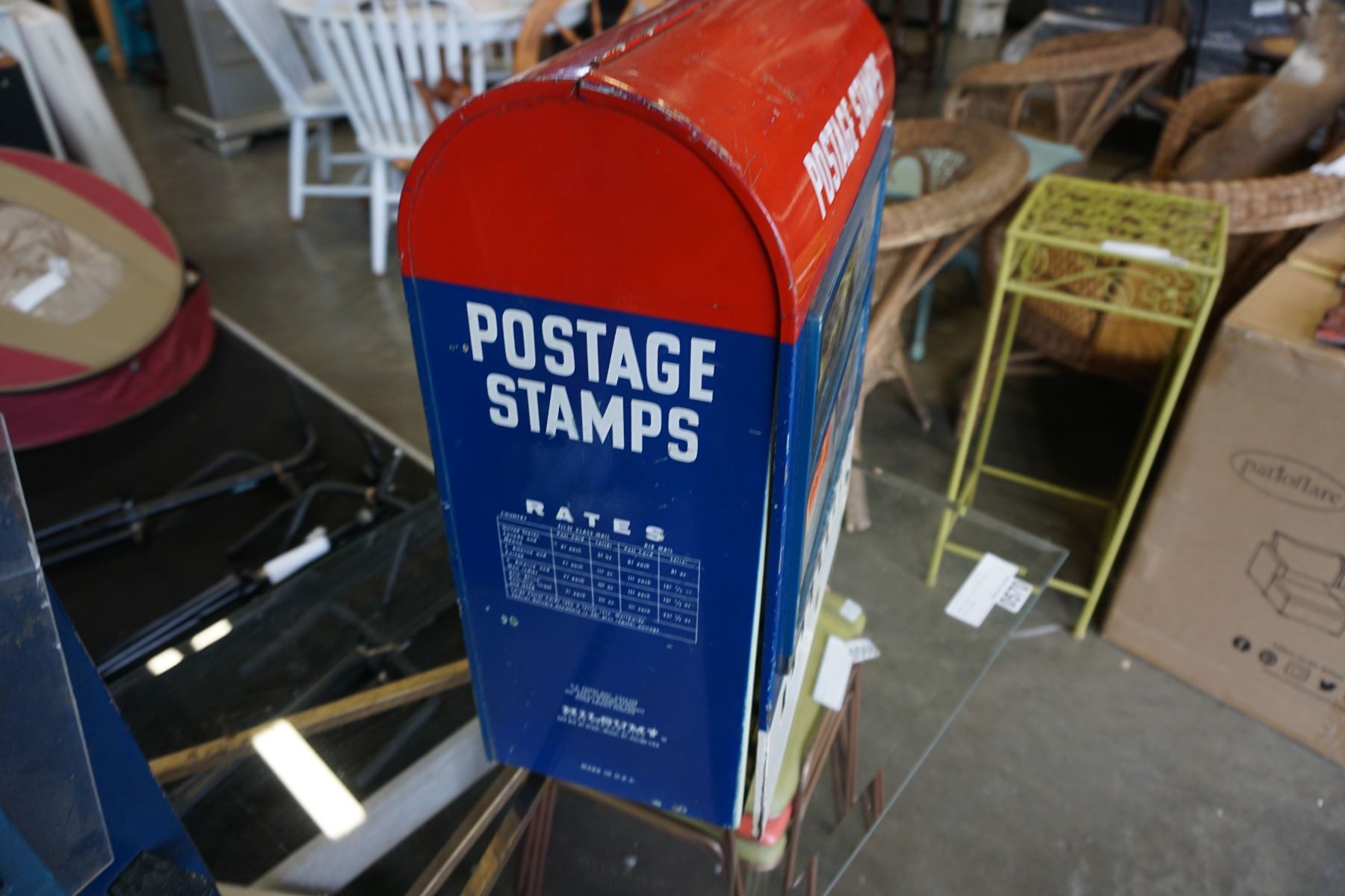 VINTAGE USA POSTAGE STAMP VENDING MACHINE