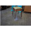 Image 2 : 3 MCM STOOLS