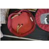 Image 2 : RUBBERMAID WREATH CASE AND 3 PILLOWS