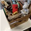 Image 1 : BOX OF VASES, BOOKENDS, FIGURES