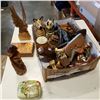 Image 1 : TRAY OF WOOD FIGURES
