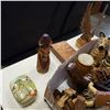 Image 3 : TRAY OF WOOD FIGURES