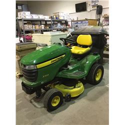 John Deere X304 Riding Lawn Mower LESS THAN 7 HOURS ON METER LIKE NEW