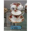 Image 1 : 5 Royal Albert "Old Country Rose" Tea Cups