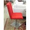 Image 2 : Mid Century Style Red Fabric Swivel Chair