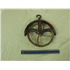Image 1 : Cast Iron Well Pulley