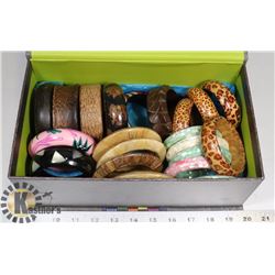 LOT OF ASSORTED BRACELETS