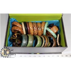 LOT OF ASSORTED BRACELETS