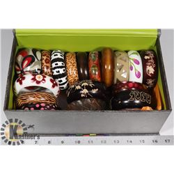 LOT OF ASSORTED BRACELETS