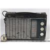 Image 1 : VINTAGE PORTABLE SOLID STATE AM RADIO - WORKING