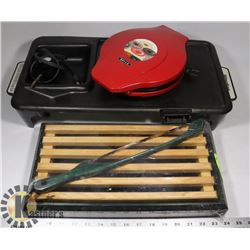 ELECTRIC GRIDDLE AND CUTTING BOARD