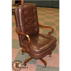 EXECUTIVE OFFICE CHAIR