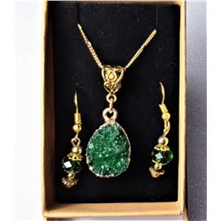 25)  GOLD TONE AND GREEN DRUZY PENDANT