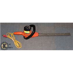 ELECTRIC B&D BUSHWACKER HEDGE TRIMMER