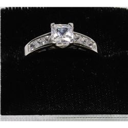 LADIES STERLING SILVER CZ RING SIZE 11