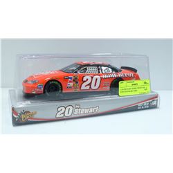 1:24 DIE CAST HOME DEPOT #20 TONY STEWART 2005