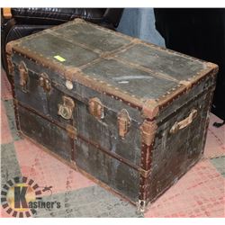 1940'S TRUNK WITH VINTAGE KLONDIKE DRESS