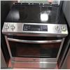 Image 1 : GE STAINLESS STEEL SLIDE-IN STOVE WITH AIR FLOW