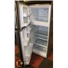 Image 2 : GE STAINLESS STEEL FREESTANDING REFRIGERATOR